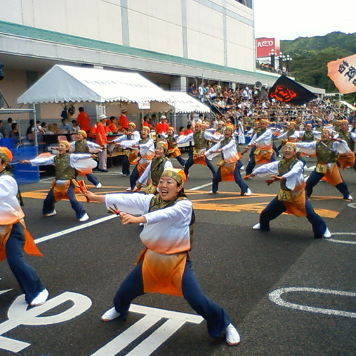 元祖「よさこい鳴子踊り」・・今や全国各地に人気が飛び火!